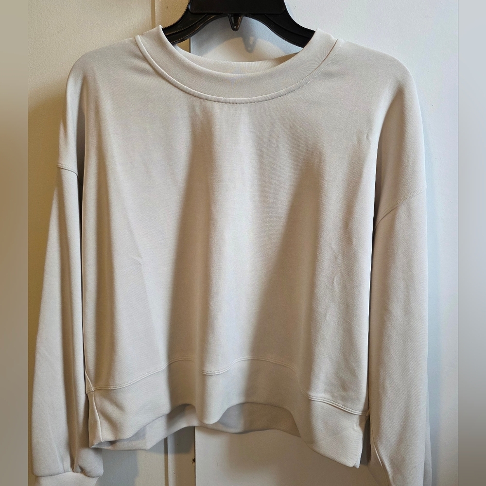 Lululemon Athletica Cream Sweatshirt, Size 6
